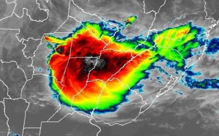 Tiempo: nublado y cálido, lluvias y tormentas ocasionalmente fuertes imagen-1