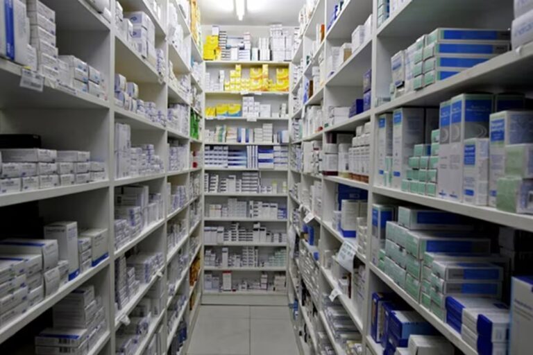 Pobreza y condiciones de vida: los argentinos recortaron gastos en atención médica, compra de medicamentos y servicios públicos imagen-37