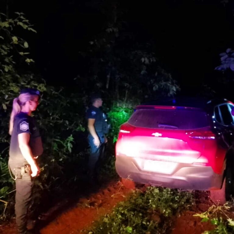 Recuperaron una camioneta sustraída a un cambista en El Soberbio y abandonada a la vera del río Uruguay imagen-1