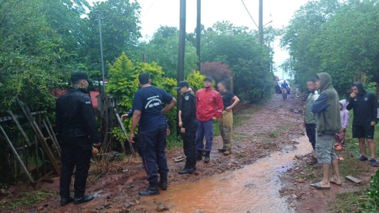 La Policía de Misiones realiza relevamientos y asiste a afectados por las lluvias imagen-48