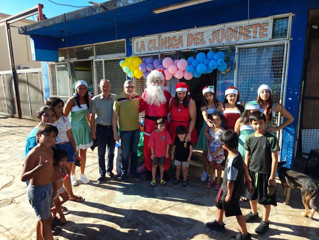 La Clínica del Juguete entregó 10.000 regalos a niños de Posadas y continúa con su misión solidaria durante esta Navidad imagen-4