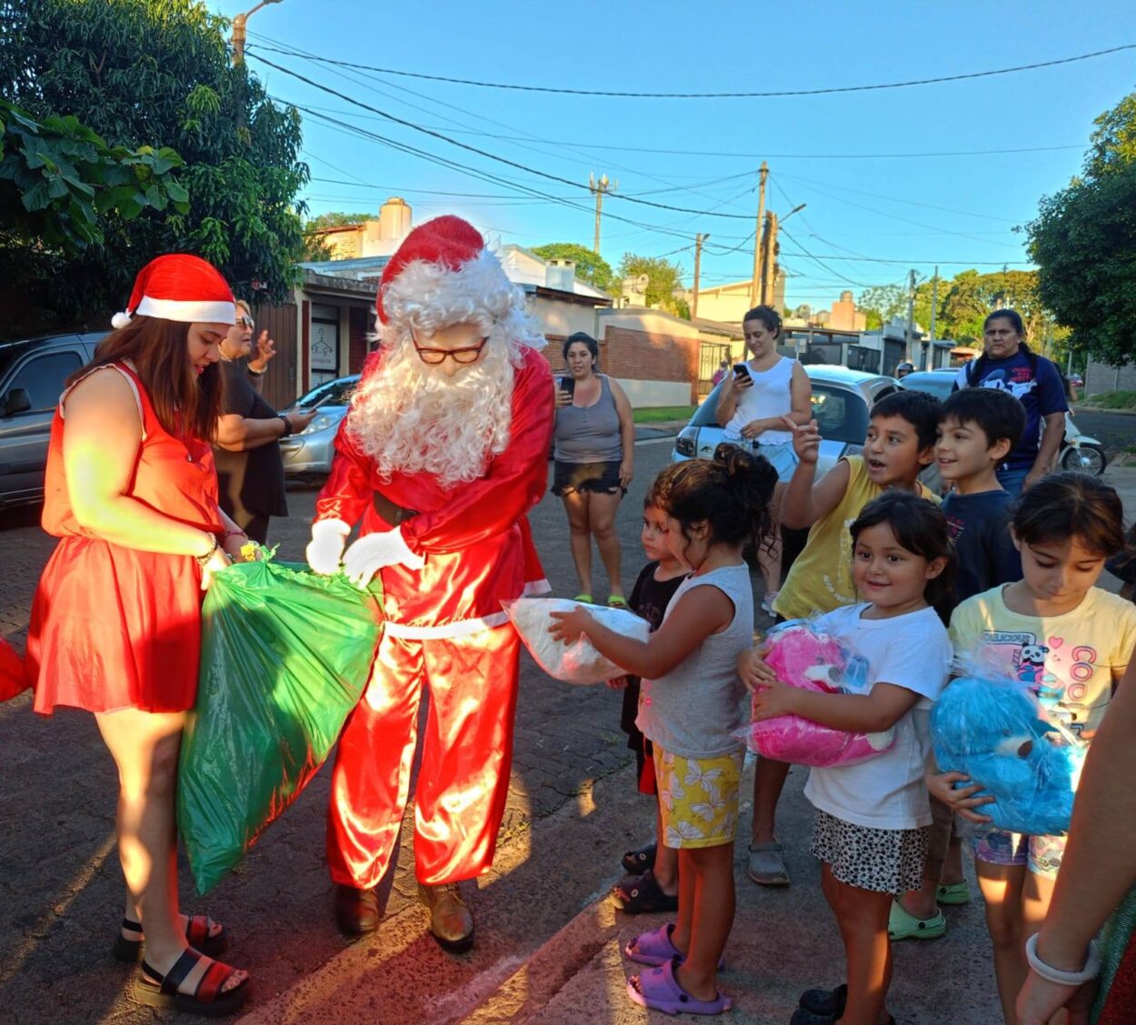 La Clínica del Juguete entregó 10.000 regalos a niños de Posadas y continúa con su misión solidaria durante esta Navidad imagen-6