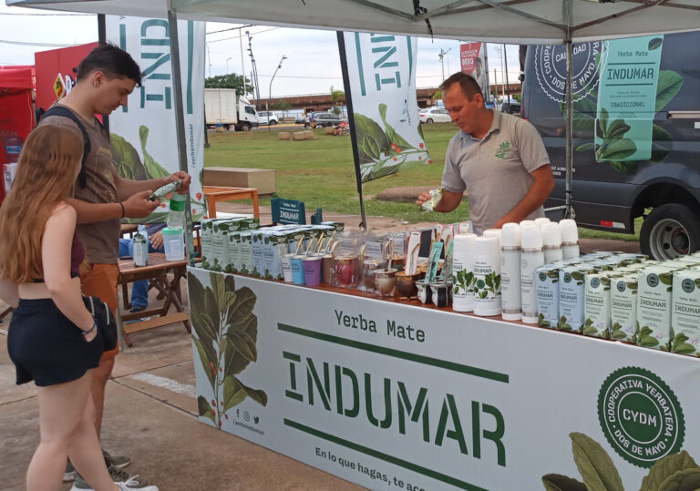 El Día Nacional del Mate se celebró en Posadas con más de 40 productores- emprendedores, empresas y cooperativas, y miles de materos imagen-15