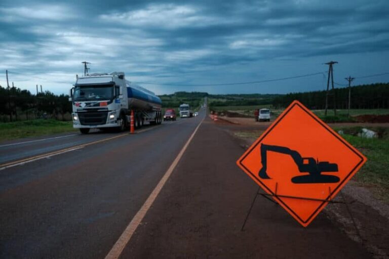 Por obras, se restringe el tránsito a una mano de la Autovía RN 105 imagen-42