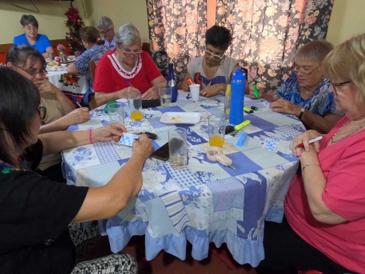 Una tarde de diversión y premios: Bingo del Mateando despidió el año en el Hogar Santa Marta imagen-2