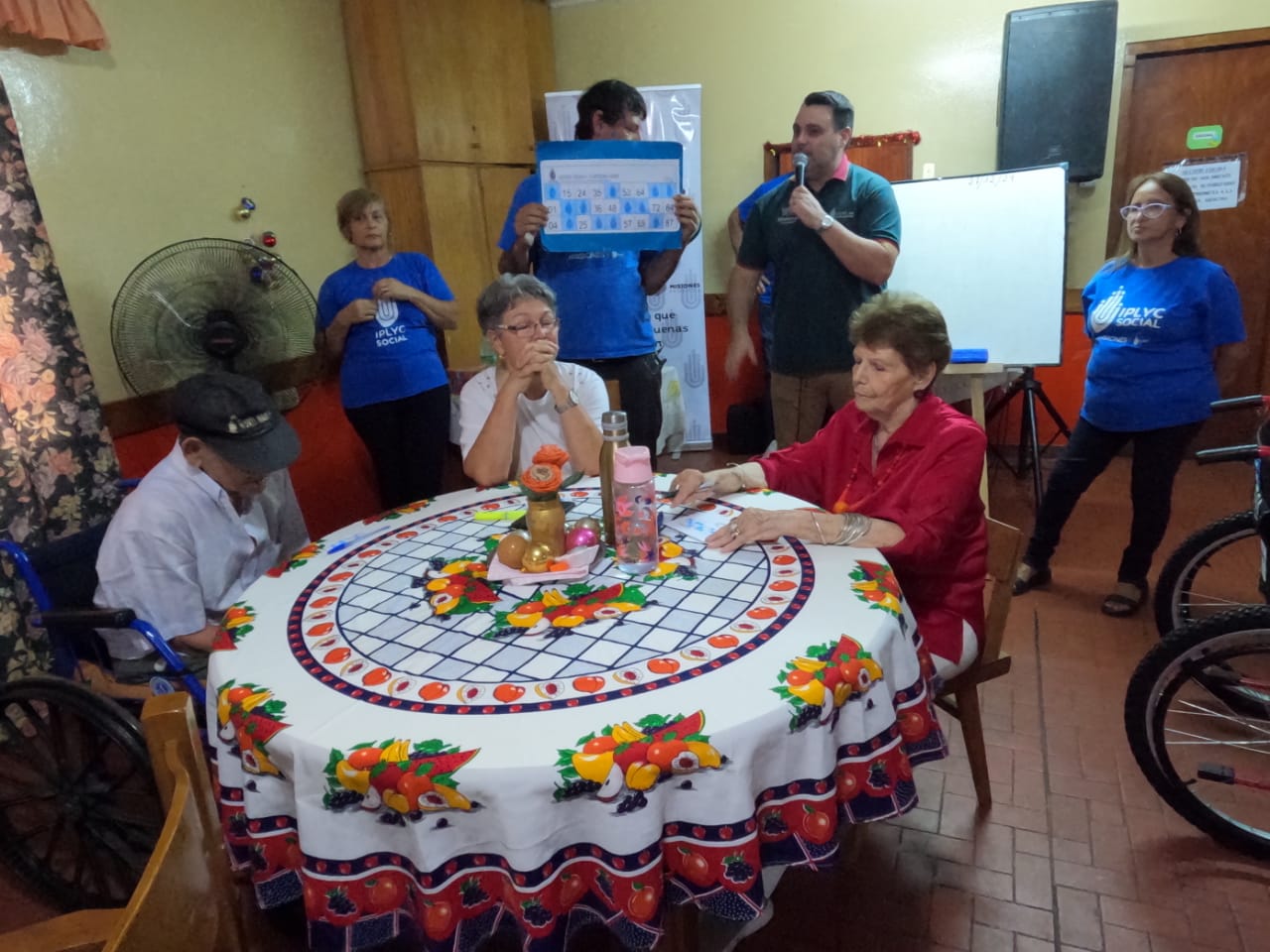 Una tarde de diversión y premios: Bingo del Mateando despidió el año en el Hogar Santa Marta imagen-6