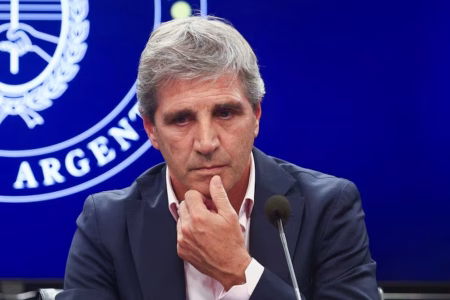 Caputo pisa los aumentos en tarifas de servicios públicos para acelerar la baja de la inflación en el inicio de 2025 imagen-4