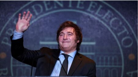 Milei dio detalles sobre su programa económico y anticipó que prevé un esquema sin intervención para el dólar Milei dio detalles sobre su programa económico y anticipó que prevé un esquema sin intervención para el dólar imagen-2