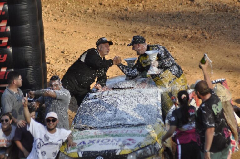 Automovilismo: El binomio Cristian Lewtak-Seudónimo Tornado se llevó el Gran Premio Coronación en Campo Viera imagen-49