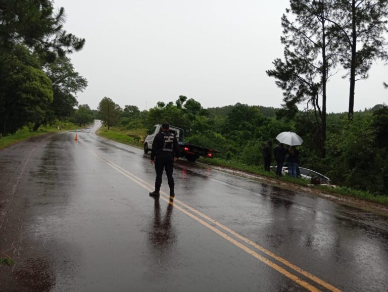 Automovilista despistó sobre ruta provincial N° 103 y resultó ileso imagen-30