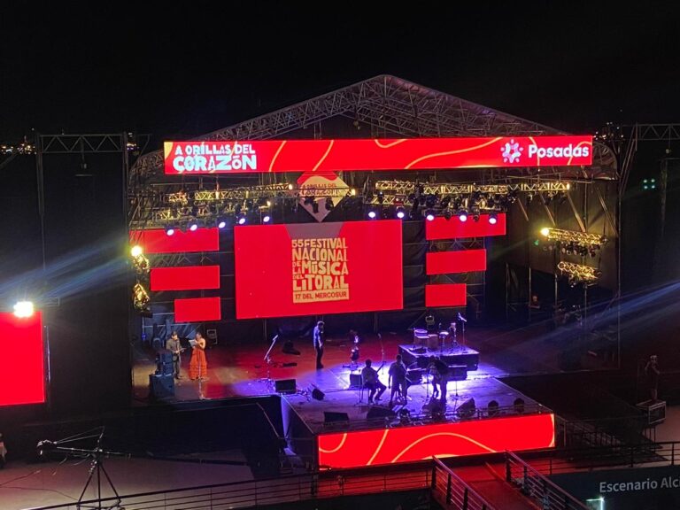 El Festival Nacional de la Música del Litoral iluminó Posadas en su primera noche imagen-22