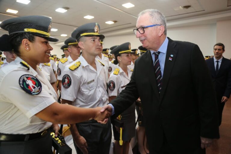 El Gobernador acompañó la graduación de oficiales en la Policía y el Servicio Penitenciario imagen-33