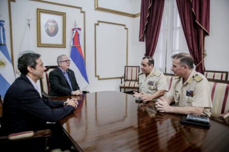 El Gobernador analizó con autoridades de la Prefectura Naval reforzar la seguridad en Misiones imagen-4