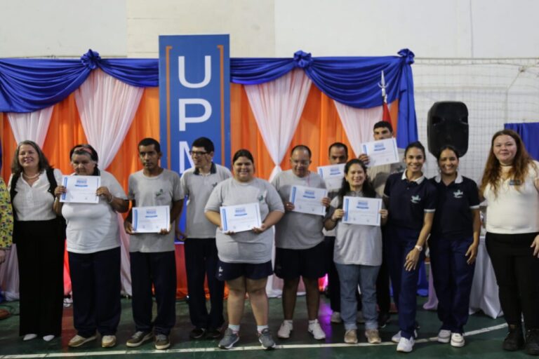 Passalacqua encabezó la ceremonia de egresados de la UPM: "Ustedes son el ejemplo de pelearle a la vida y avanzar" imagen-40