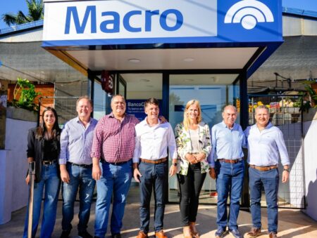 El Vicegobernador y el Intendente inauguraron un nuevo cajero automático en el Mercado Concentrador de Posadas imagen-1