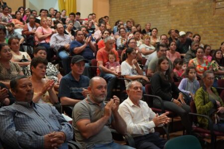 Cientos de vecinos de Alem reciben sus títulos de propiedad imagen-3