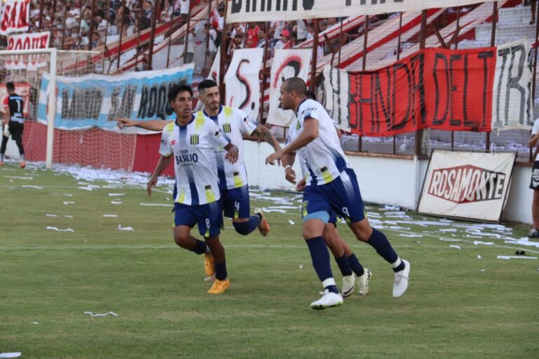 Fútbol: Mitre sacó ventaja en el clásico imagen-24