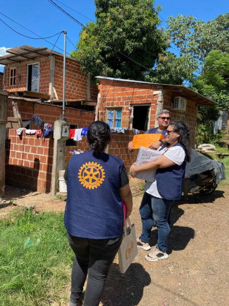 Navidad compartida: el Rotary Posadas Nova entregó Cajas Navideñas a familias de diversos barrios y personas en situación de calle imagen-7