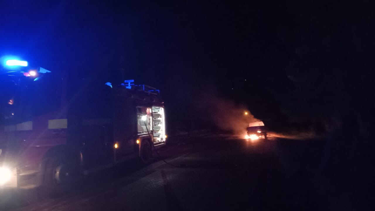 Una camioneta se prendió fuego en plena ruta provincial 5 imagen-2