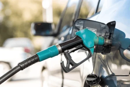 YPF aumentará 1,75% los precios de los combustibles, pero será recién a partir del viernes 3 de enero imagen-1