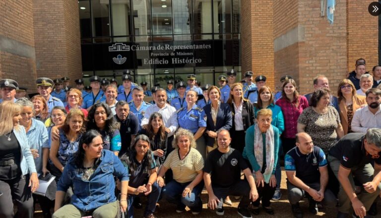 Herrera Ahuad destacó la labor del personal legislativo tras la retreta de fin de año imagen-6