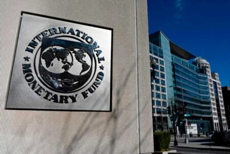 El FMI oficializó la baja en los sobrecargos para la Argentina: cuánto será el ahorro para las reservas en 2025 imagen-9