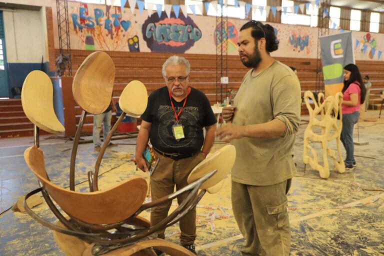 Obras premiadas y concurrencia masiva en la primera Bienal Cainguás de Aristóbulo imagen-7