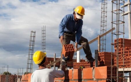 Primeros meses de la gestión Milei: el sector de la Construcción, el más afectado en términos de pérdida de puestos de trabajo imagen-3