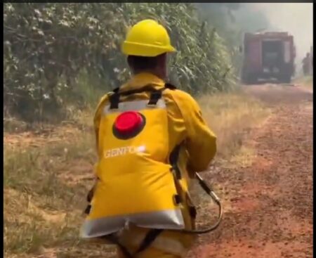 El uso de fuego está prohibido, reiteró el Gobernador y agradeció el trabajo de los bomberos imagen-3