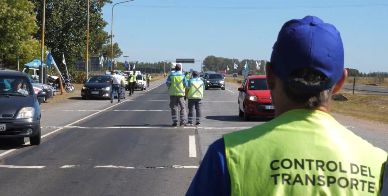 Arrancó la segunda quincena de enero con fuerte presencia de controles en todo el país, ya fiscalizaron más de 300 mil micros, camiones y vehículos particulares imagen-2