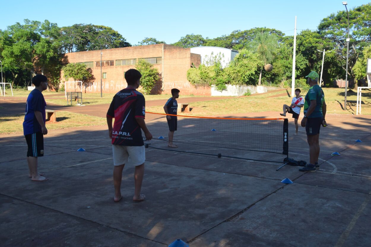 Más de 50 chicos disfrutaron la kermés deportiva en la Chacra 103 imagen-2