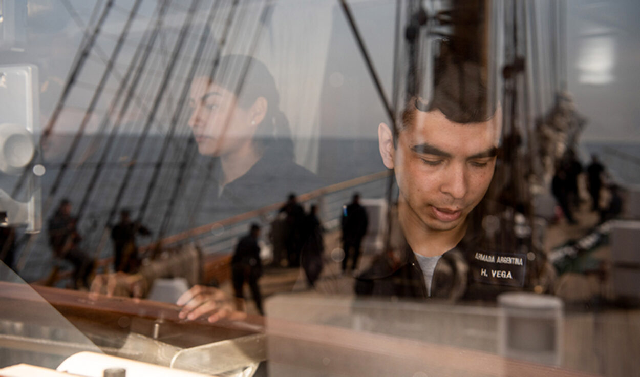 El posadeño que cambió el río por el mar: pensó en ser Ingeniero y ahora es Guardiamarina de la Armada Argentina imagen-5