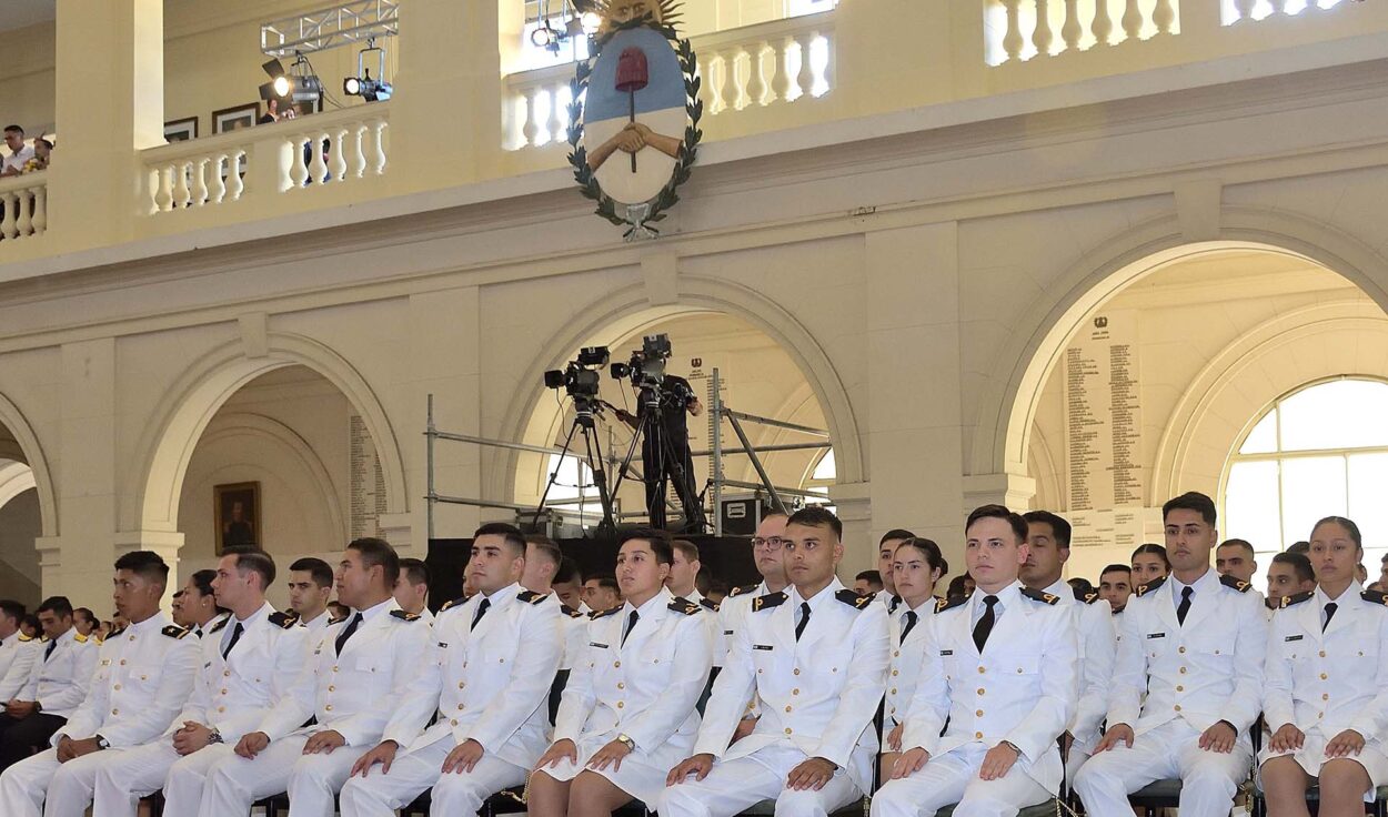 El posadeño que cambió el río por el mar: pensó en ser Ingeniero y ahora es Guardiamarina de la Armada Argentina imagen-11