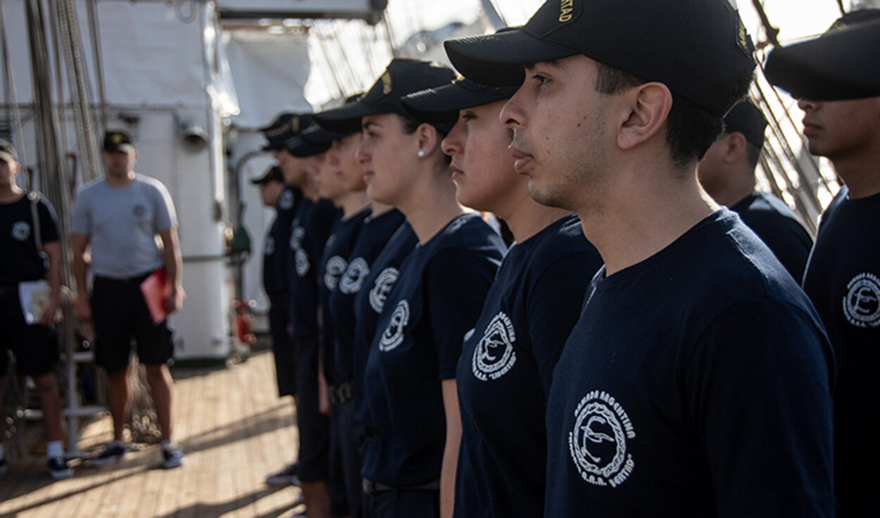 El posadeño que cambió el río por el mar: pensó en ser Ingeniero y ahora es Guardiamarina de la Armada Argentina imagen-7