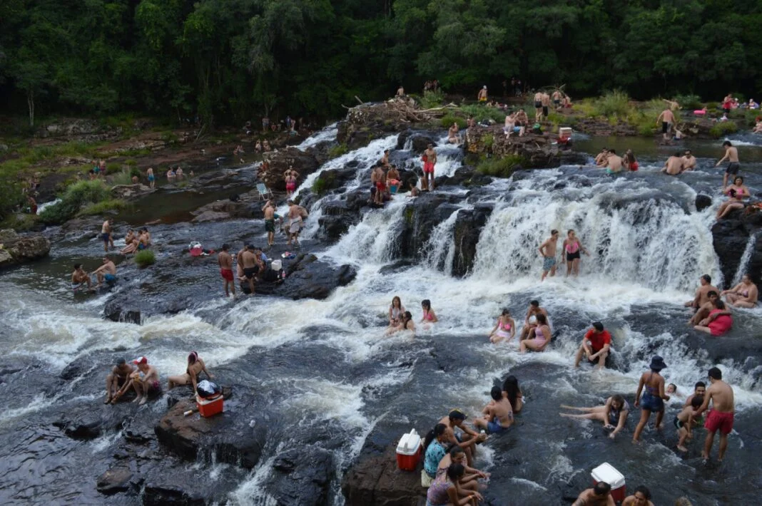 La Fiesta del Turista en Jardín América con capacidad solo para carpas, porque las cabañas y dormis ya están ocupados y reservados para todo enero imagen-7