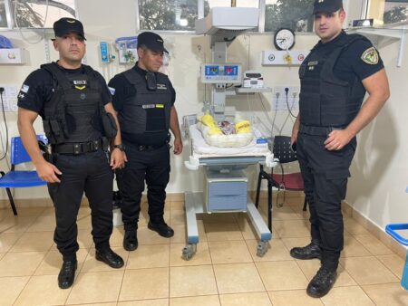 "Milagro" de Año Nuevo: Policías reanimaron a una beba recién nacida imagen-43