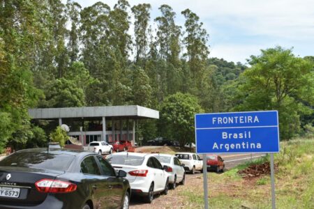 El cruce a Brasil por Paso Rosales colabora con el alivio a la economía de San Pedro, afectada por el bajo precio de la yerba mate imagen-3