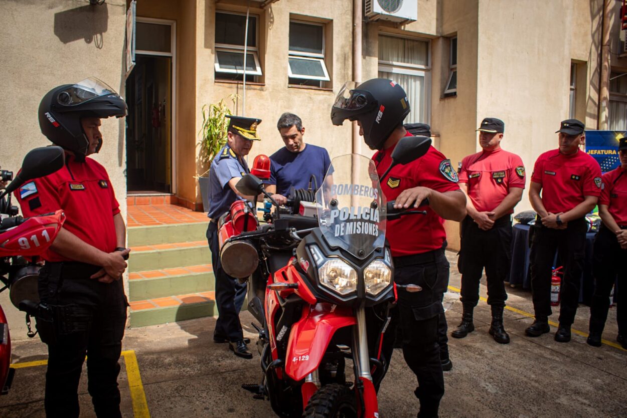 La Policía de Misiones sigue equipándose con vehículos y herramientas para combatir los incendios imagen-4