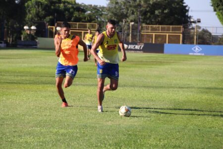 Fútbol: Mitre va por la final imagen-4