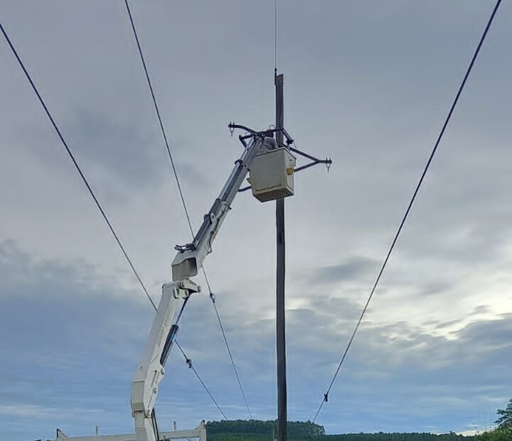 Energía de Misiones trabaja para reponer el servicio afectado por frente de tormentas imagen-7