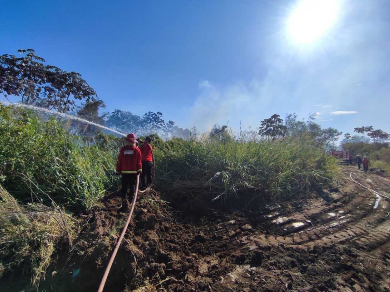 Sofocan un incendio de gran magnitud en Itaembé Guazú imagen-2