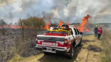 Emergencia ígnea: combaten incendios en diversos puntos de la provincia y en la zona Sur, los mayores niveles de peligro imagen-2