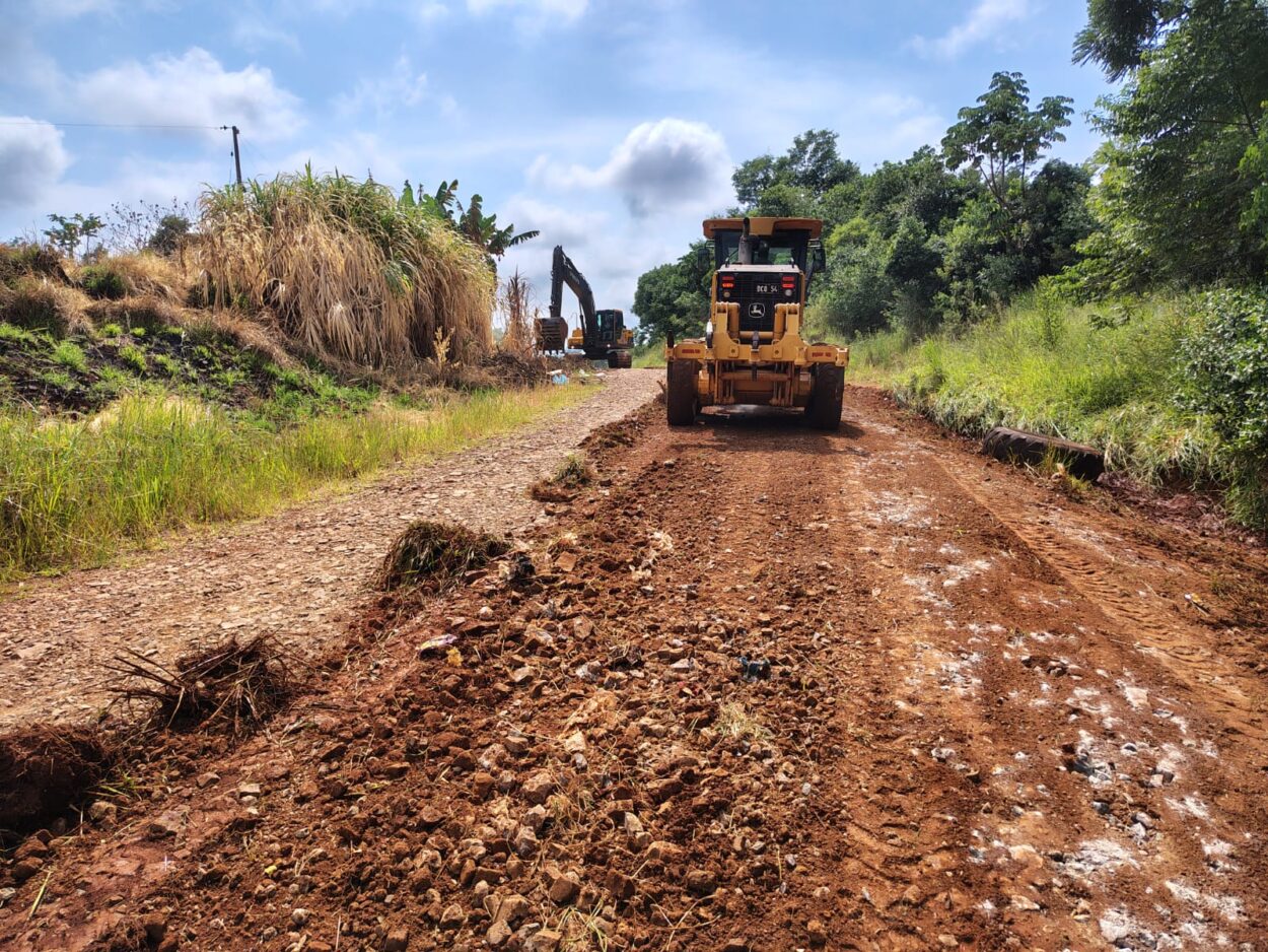 Vialidad provincial ejecuta tareas de mantenimiento en rutas productivas de Misiones imagen-6