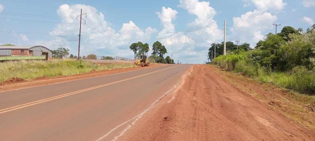 Vialidad de Misiones realiza mantenimiento de banquinas en cuatro frentes de trabajo simultáneos imagen-1