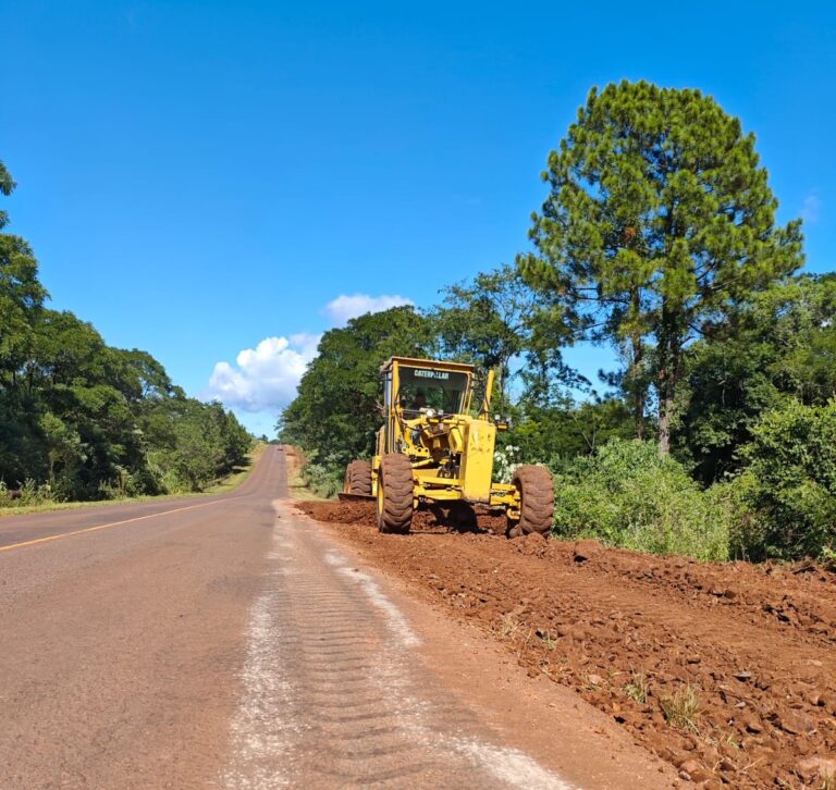 Vialidad de Misiones realiza mantenimiento de banquinas en cuatro frentes de trabajo simultáneos imagen-40