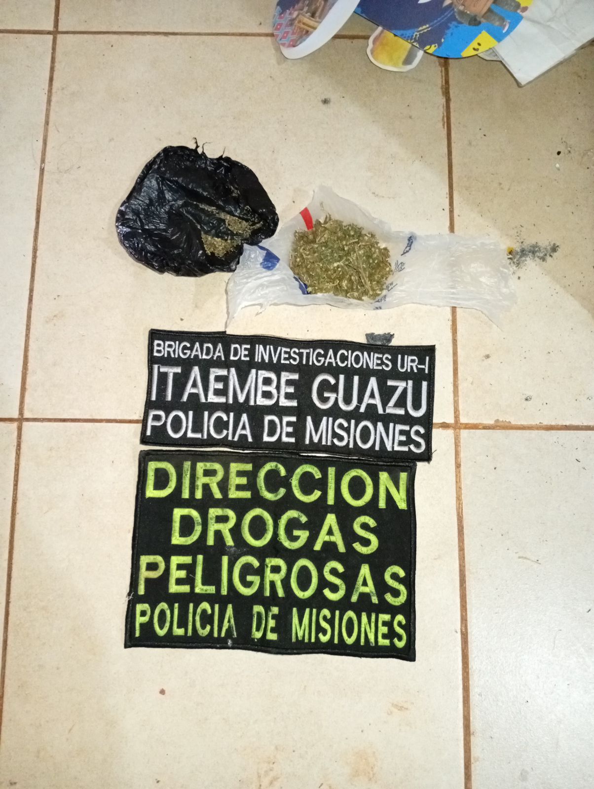 Operativo en Itaembé Guazú: Rescatan a mujer y desarticulan red criminal con armas y drogas imagen-8