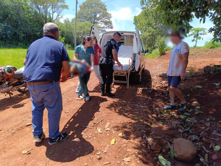 Padre e hija sufrieron excoriaciones leves tras despistar en una motocicleta imagen-4