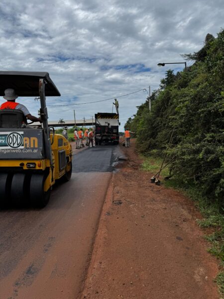 Oberá: Vialidad de Misiones ejecutó tareas de bacheo en Picada Sarmiento imagen-1