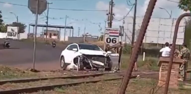 Colisión entre una camioneta y el tren internacional en Encarnación imagen-37