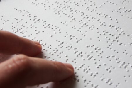 Por qué se celebra este sábado el Día del Braille y cómo funciona este sistema de lectura táctil imagen-2